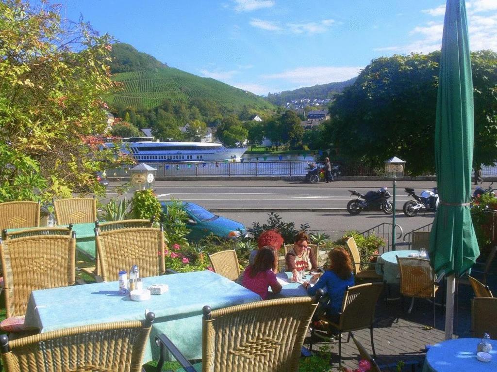 Panorama-Cafe Moselgarten Alf Eksteriør bilde